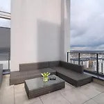 Sky View Dabrowskiego Apartment